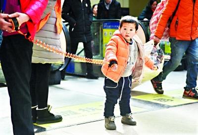 武汉入川人口_武汉地铁出人口图片