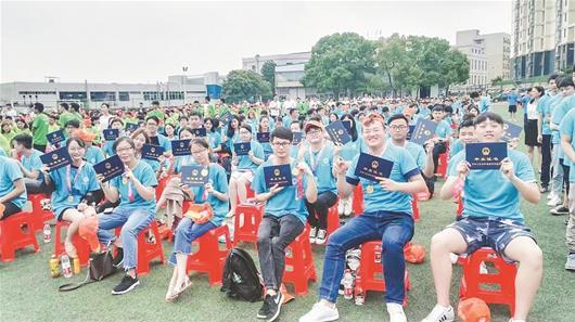 图文：武汉高校送别毕业生用心良苦