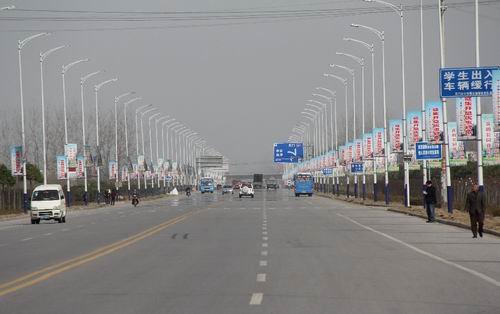 天门工业园党委副书记周启荣:服务是做好产业