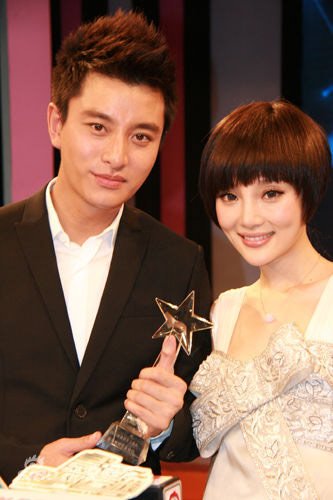 李小璐面部僵硬疑整容后遗症 被讽似刘晓庆