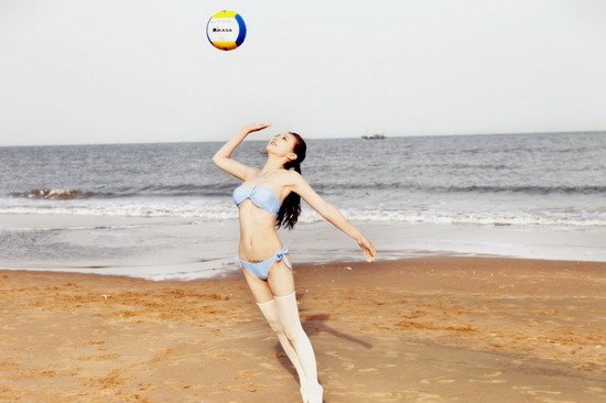 组图:白丝配<em>比基尼</em>+网络<em>美女</em>媲美加勒比美人鱼