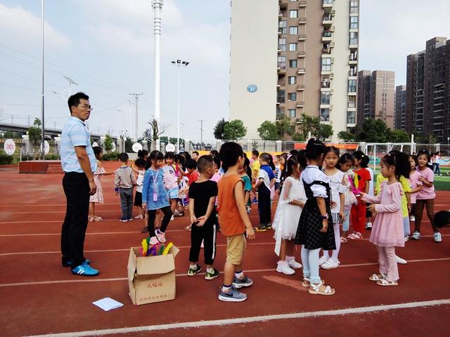 光谷一小学39个社团培养学生特长
