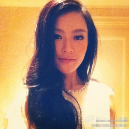 文咏珊与陈冠希划清界线 称对方不是自己的茶