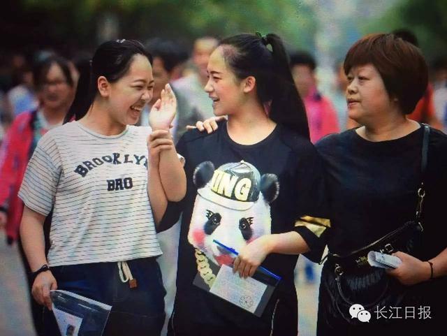 湖北高考时隔20年再考漫画作文 武汉伢是啥表