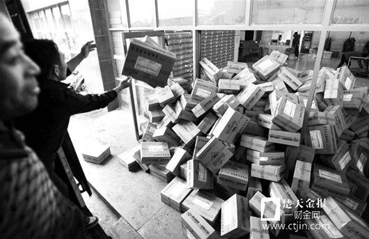 事故暴露行业现状快递业:如何守住安全红线