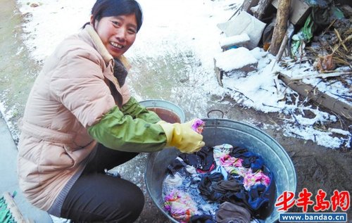 不是爹娘不是娃天天给她洗尿布