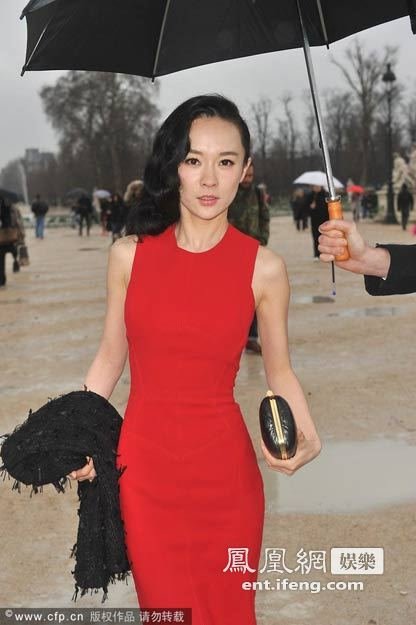 李小璐绿蕾丝低胸裙看秀 霍思燕红裙妖艳[高琴