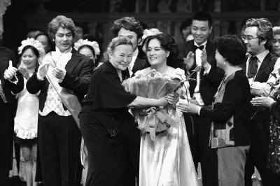 <em>中文版</em>《<em>茶花女</em>》:西洋歌剧本土化探索_大楚网