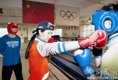 武汉体育学院女拳手:每秒出四拳(组图)