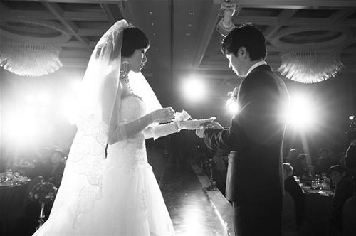 武汉婚庆样本:85后花光10万积蓄办场婚礼