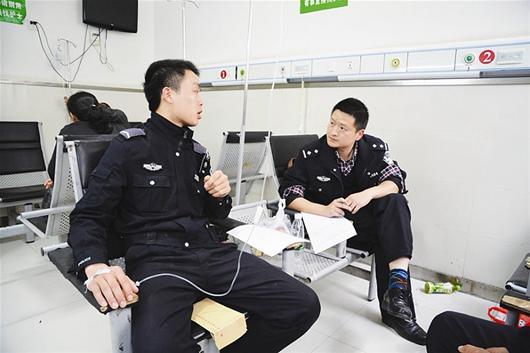 湖北阳新一父亲逆行嫌罚款高 儿子替父打伤协警