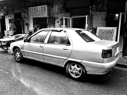 霸王车堵餐馆门口数十天 老板急寻车主未果