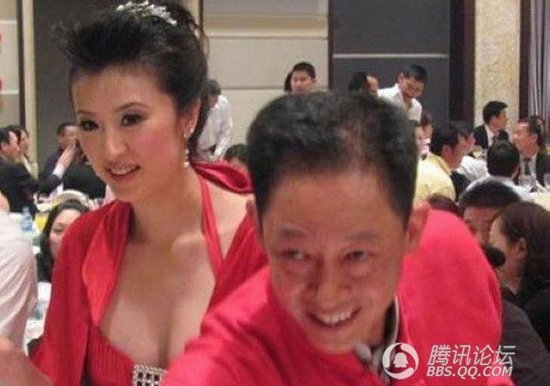 嫁给富婆的十大男明星