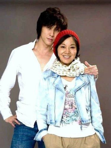 王玮自曝与闫妮亲密照 被疑借机炒作谋上位