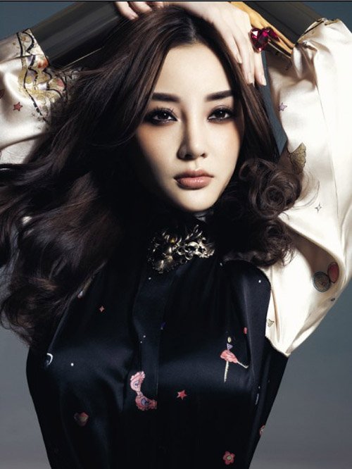 李小璐《elle》时尚写真 尽显干练范,爱美网分享elle世界时装之苑最新