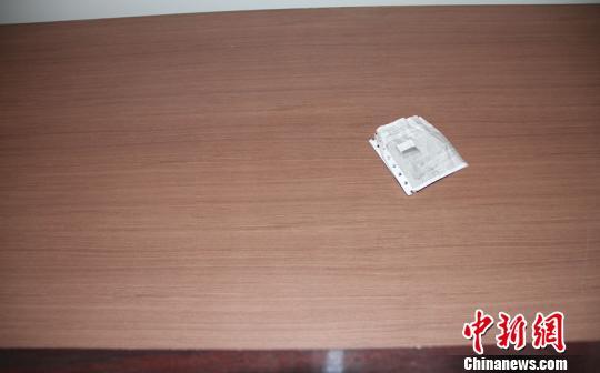 湖北俩盗贼 分赃不均  一人故意留下 同伙 罪证_