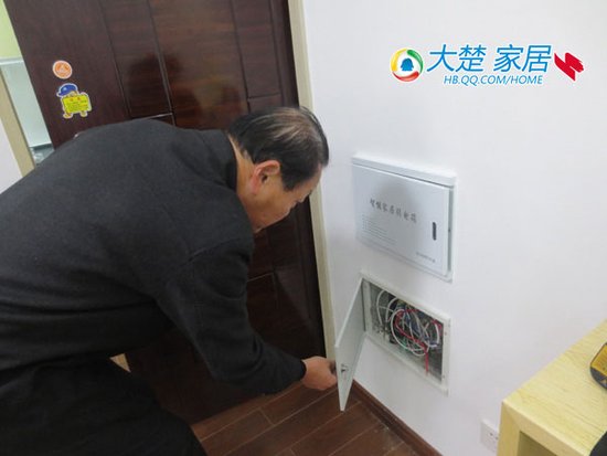 百瑞景精装房验收 阳台地砖空鼓电源插座缺地