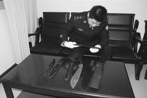 五少年租车持刀专抢麻将室 大冶警方一网打尽