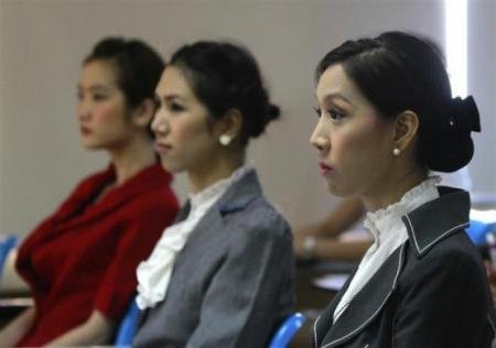 实拍美艳的泰国人妖空姐(组图)