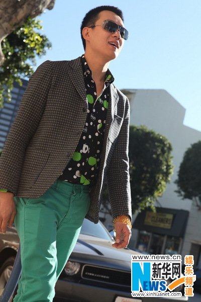 佟大为抵达好莱坞 成首位踏上金球奖红毯华人