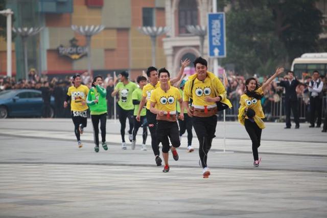 奔跑吧兄弟带你电影乐园寻宝 大呼太酷了