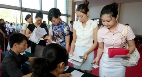 迪拜人均月收入_月收入供房(3)