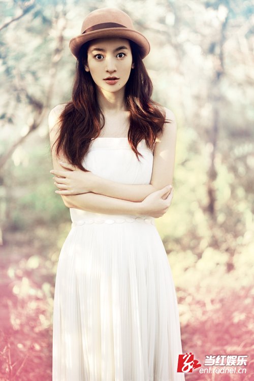  李晟 曝最新写真 化身森里精灵拜访春天_娱乐_