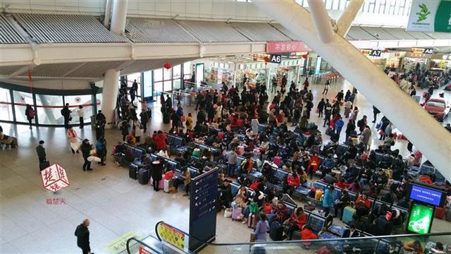 武汉至宜昌东客流高位运行 今计划加开103列客