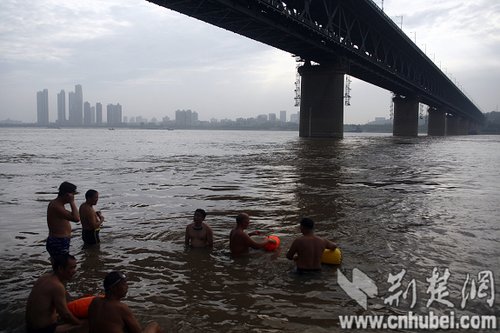 武汉出市人口_武汉地铁出人口图片