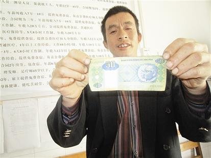 扣护照关工棚被殴打 15名鄂州籍劳工被困安哥