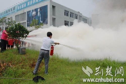 蕲春消防组织千名企业员工参加地震疏散逃生演