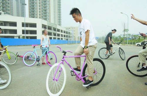 中学生骑死飞被撞死引热议