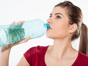 每天八杯水能减肥?喝不对小心丢了命