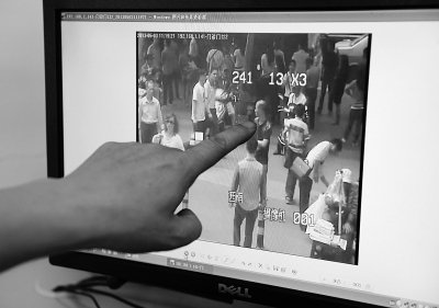 医托潜伏武汉一医院门诊部拉客 专盯外地人