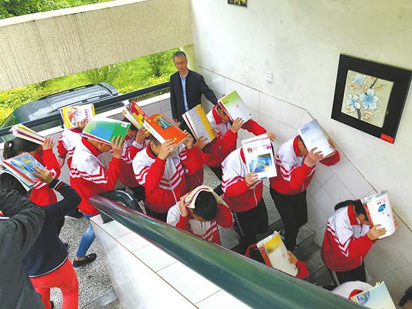 汶川一中学地震演练 千名学生5分钟全疏散