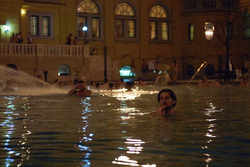 实拍匈牙利街头全民“大澡堂”