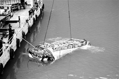 湖北通报三起旅游客运事故 事故车辆均为挂靠