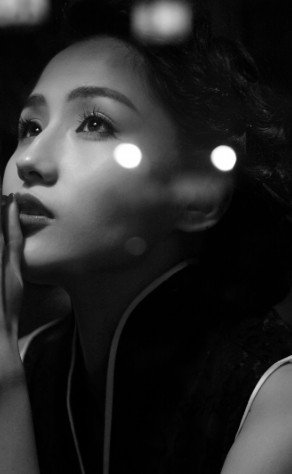 蓝燕上演旗袍诱惑 与方中信情定《血色黎明》