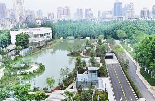 武汉建成首个湖底停车场 设365个泊位月卡30