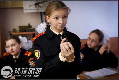 肾虚莫斯科的女生军校少女玩枪带防毒面具危害少女的探秘图片