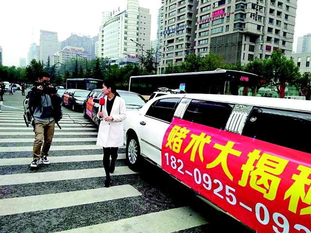 竹山男子专业赌博16年醒悟 租豪车街头宣传反赌