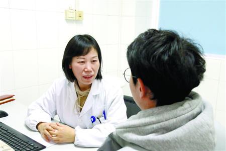 留学生国外看病耗时长价格贵 放假扎堆回国治