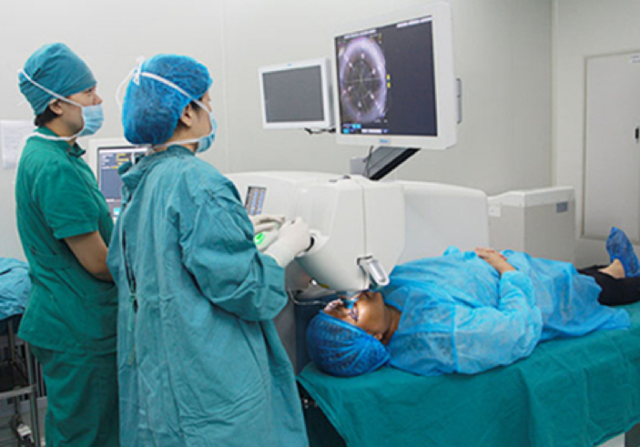 高度近视白内障怎么治疗?