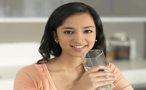 40岁女人脸上一阵一阵发热,出汗是什么原因
