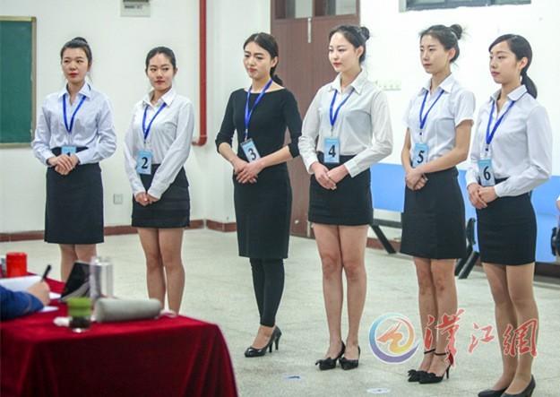 南航襄阳招聘空乘 引来全国千名帅哥美女(图)