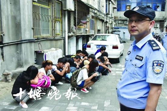 十堰取締傳銷(xiāo)窩點(diǎn) 女成員為拉下線不惜犧牲色相