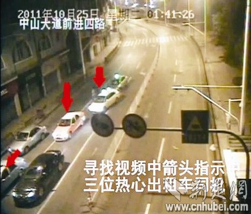 武汉市交管局微博寻找逼停违章车辆的勇的哥