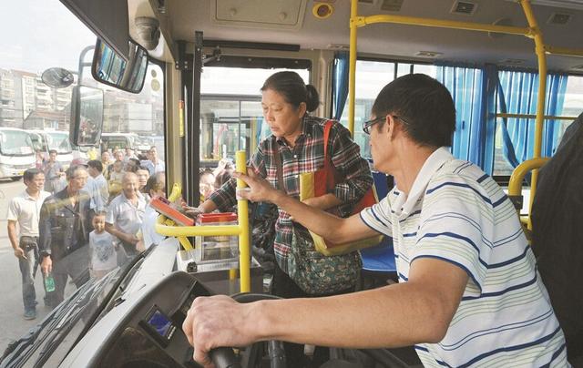 武汉公交专线连通新洲区 票价比小巴便宜一半
