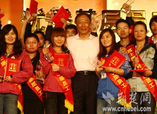 富士康总裁郭台铭:员工是最宝贵的财产(图)