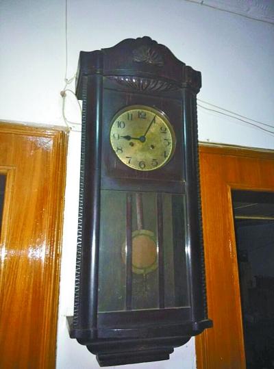老挂钟有64年历史至今报时精准无误 原产自德